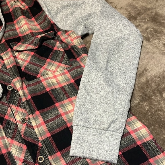Women’s Adam Levine flannel button up - Picture 3 of 3